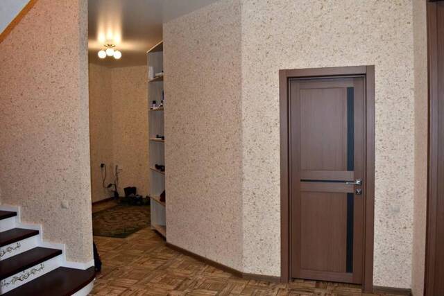 В прихожей 3